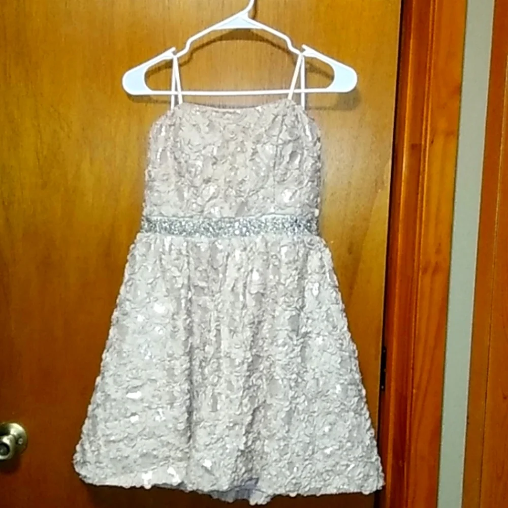 Dress - Picture 1 of 3